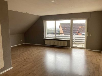 Schöne und gepflegte 3-Zimmer-Dachgeschosswohnung mit Balkon und Einbauküche in Rinteln