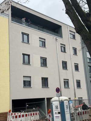 Exklusive 5-Zimmer-Dachgeschosswohnung mit Balkon, gehobene Innenausstattung in Köln Niehl