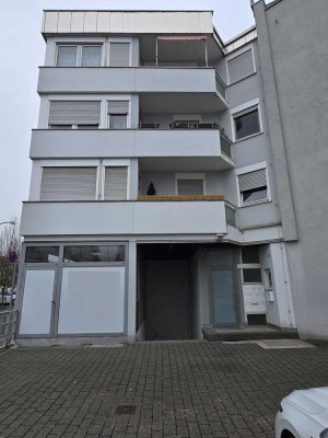 Gemütliche 1-Zimmer-Dachgeschosswohnung mit Balkon und Einbauküche in Hofheim am Taunus