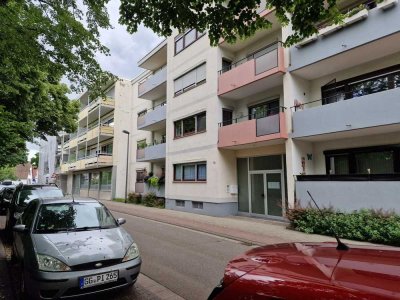 ERSTBEZUG nach Renovierung,  4-Zimmer Wohnung mit 2 Balkone in Lampertheim direkt am Park