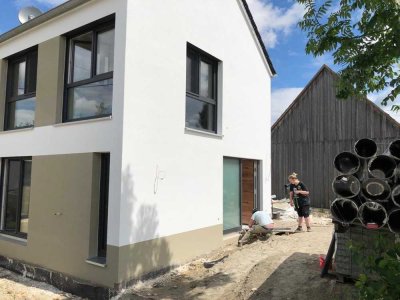 Geräumiges, günstiges und neuwertiges 5-Raum-Einfamilienhaus mit geh. Innenausstattung