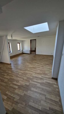 Eine schöne Zweizimmerwohnung mit frisch renovierter Ausstattung