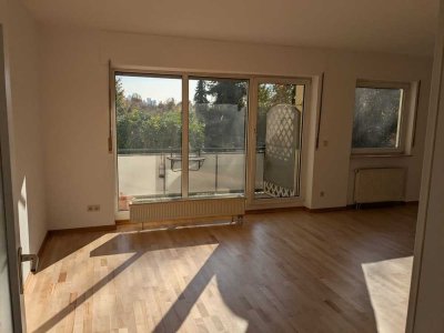 Frankfurt -Praunheim , Steinbacher Hohl   Lichtdurchflutete 2-Zimmer-Wohnung mit Balkon