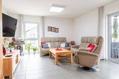 Neuwertige Wohnung mit Aufzug, Terrasse und Garage