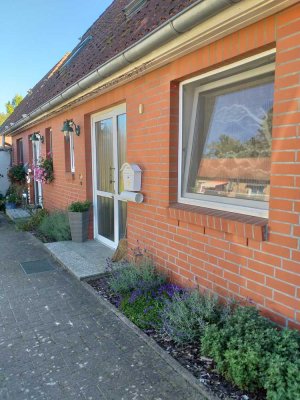 Renoviertes Reihenhaus mit schöner Terrasse, Garten + Garage