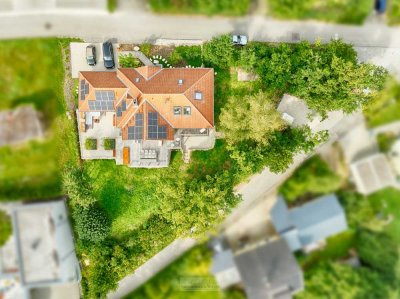 Einziehen und Wohlfühlen! Freistehendes Einfamilienhaus mit großem Garten und Blick ins Grüne