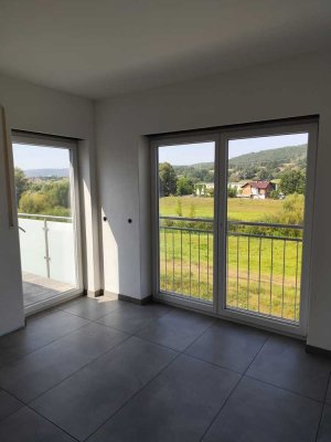 große, geräumige 4-Zimmer-Neubauwohnung mit Balkon und herrlichem Blick auf den Main