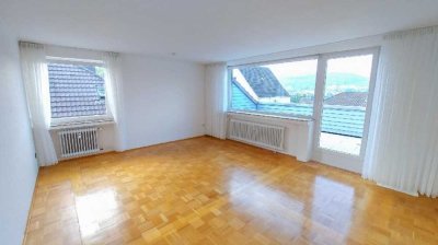 Renovierte ca. 69m² große 2-Zimmer-Dachgeschosswohnung mit Loggia am Funckepark