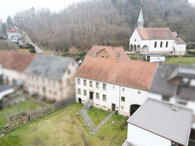 Sanierungsbedürftiges Bauernhaus mit großem Garten und großer Scheune!