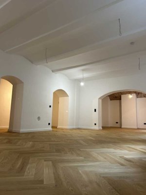 Loft mit EBK, Echtholz-Parkett & Gartenanteil im Herzen Schwabings – Erstbezug