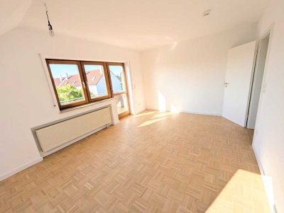 Moderne 2-Zimmer-DG-Wohnung mit großem Balkon und Einzelgarage Erstbezug nach Sanierung