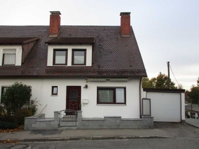 Gepflegtes 7-Zimmer-Reihenendhaus mit EBK, Garten mit Terrasse und Garage in Dillingen