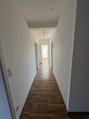 Vollständig renovierte 3-Raum-Wohnung mit Balkon und Einbauküche in Wegberg