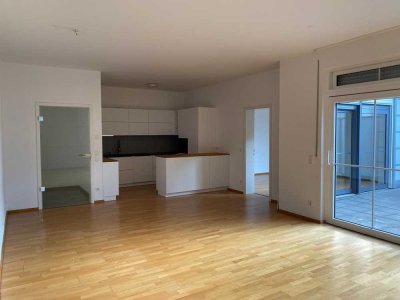 Geschmackvolle 2,5-Zimmer-EG-Wohnung mit EBK und Terrasse