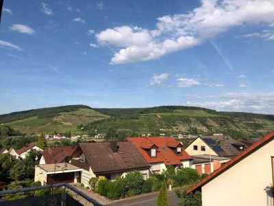 Helle freundliche 5-Raum-DG-Wohnung mit Balkon und Einbauküche in Erlabrunn