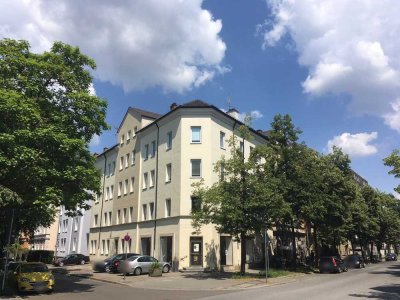 Helle und großzügige 5 ZKB Altbauwohnung im begehrten Bismarckviertel, Augsburg