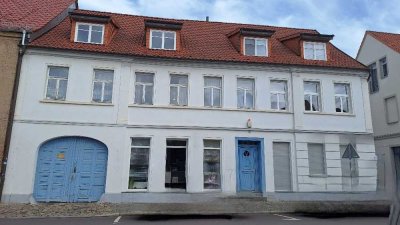 Mehrfamilienhaus mit 4 Gewerbeeinheiten, 3 Wohneinheiten, 1 Garage und 3 Stellplätze