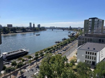 Direkt am Rhein gelegen! Mit Schwimmbad, Sauna und allen Extras im Herzen von Köln!