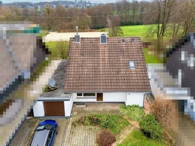 Großzügiges und freistehendes Einfamilienhaus mit unverbautem Weitblick in verkehrsberuhigter Lage