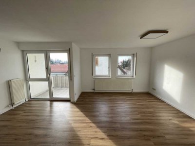 Modernisierte Wohnung mit zwei Zimmern sowie Balkon und EBK in Neckarsulm