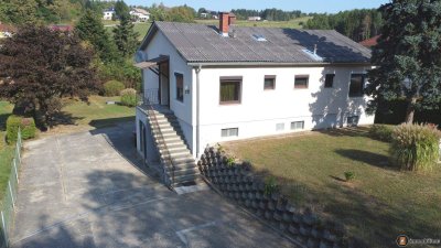 Unterkellertes Einfamilienhaus mit Garage in schöner Wohnlage