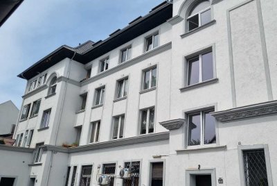 ZWANGSVERSTEIGERUNG!
ANSPRECHENDE 2 - ZIMMER-WOHNUNG MIT LOGGIA UND GARAGE!
VERMIETET!