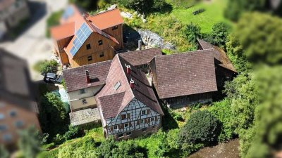 GROßES CHARMANTES FACHWERKHAUS 
MIT SCHEUNE IN RIEDEN