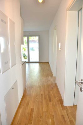 3 Zi Wohnung mit Parkett / Terrasse/ EBK/ Stellplatz uvm. im Herzen von Maintal