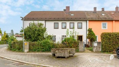 Charmantes Mehrfamilienhaus mit 2 WEs, Garten und Garagen in Röthenbach an der Pegnitz