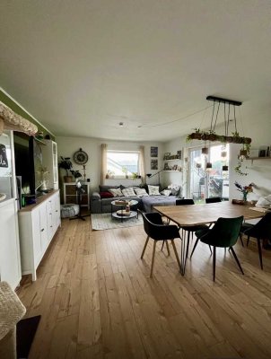 Helle, lichtdurchflutete, sehr ruhig gelegene  3 Zimmer Dachgeschosswohnung mit Terrasse