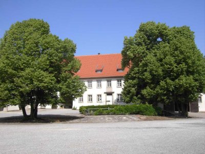 "Ökonomie" Schloss Vinsebeck - Sanierte große Wohnung im Erd- und Obergeschoss