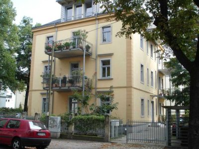 Geschmackvolle 2-Raum-Terrassenwohnung mit Garten und EBK - Grüne Oase in Striesen-West