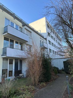 Modernisierte Wohnung mit einem Zimmer sowie Balkon und EBK in Wesseling