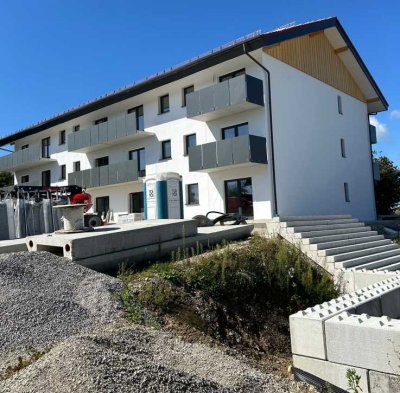 Erstbezug - Exklusive 3-Zim-Wohnung mit 2 Balkone & Einbauküche in Leutkirch im Allgäu mit Bergblick