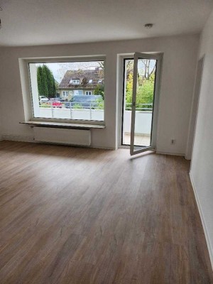 RESERVIERT!! 3 Zimmer ETW - neu Renoviert - neue EBK - Hochpaterre -sofort frei..