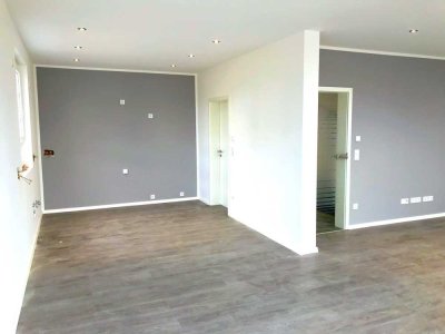 Neubau-Etagenwohnung mit Aufzug, großen Balkon und 2 Stellplätzen