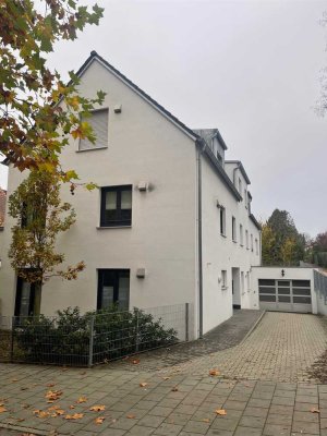 Geschmackvolle, neuwertige 2-Raum-EG-Wohnung mit gehobener Innenausstattung mit Balkon in Regensburg