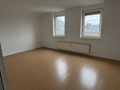 2 Zimmer in der 2. Etage zu vermieten *mit VIDEO*