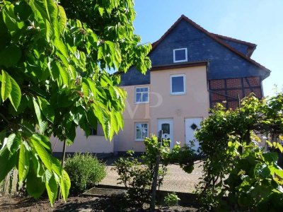 Charmantes Dreifamilienhaus mit Stellplätzen und Nebengebäude in Fallersleben