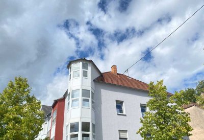 Großzügige Dachgeschosswohnung mit Loggia