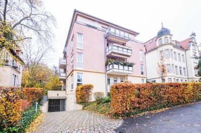 TOP Apartment in begehrter Höhenlage. TG, Terrasse, EBK/WM, frisch renoviert und neuer Vinylboden.