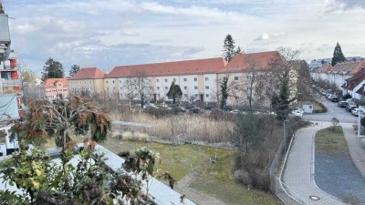 Biete 4-Zimmer-Wohnung mit gehobener Innenausstattung mit EBK in Fürth