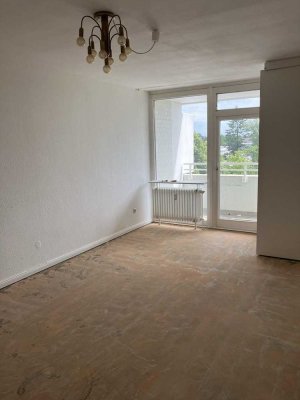 ohne Makler: helle 2 Zimmer-Eigentumswohnung mit Balkon mit großem Potential