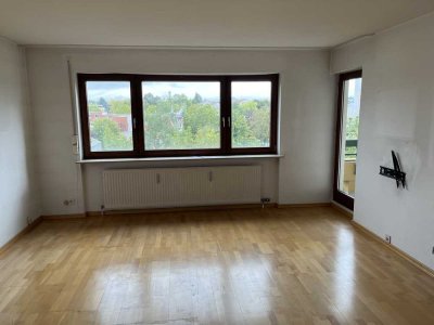 Stilvolle 3-Zimmer-Wohnung mit gehobener Innenausstattung mit Balkon und EBK in Ludwigsburg