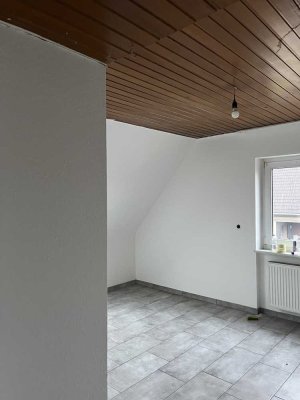 Modernisierte 3,5-Raum-Wohnung mit Balkon in Rheinhausen