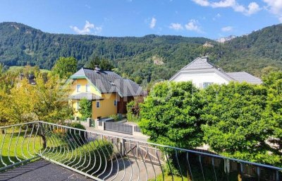 Einfamilienhaus mit vielseitigem Nebengebäude und Panoramaterrasse!