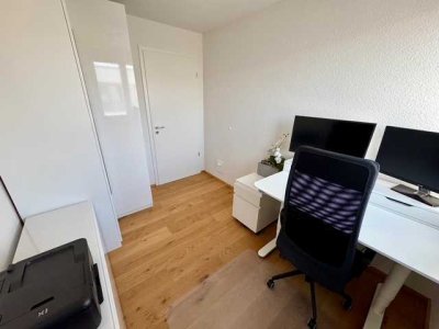 Exklusive, neuwertige 4-Zimmer-Penthouse-Wohnung mit geh. Innenausstattung mit Balkon und EBK