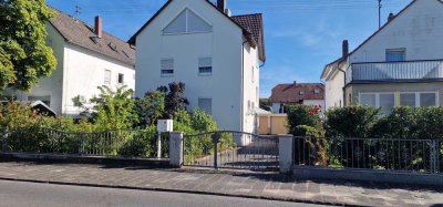 Freistehend!  Oben 5,5-Zi.-Maisonette für Sie plus 3 Zi.-WE für Familie oder zum vermieten unten!