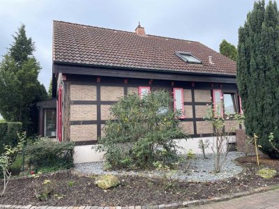 Gepflegtes Einfamilienhaus mit Tandemgarage und Garten