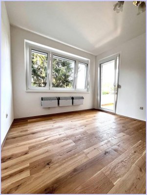 **Wunderschöne und sanierte Wohnung** in guter ruhiger Lage, 58m2, Terrasse, Parkplatz,..